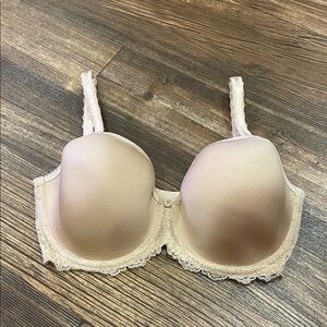 Wacoal Lace Trimmed Bra  853255